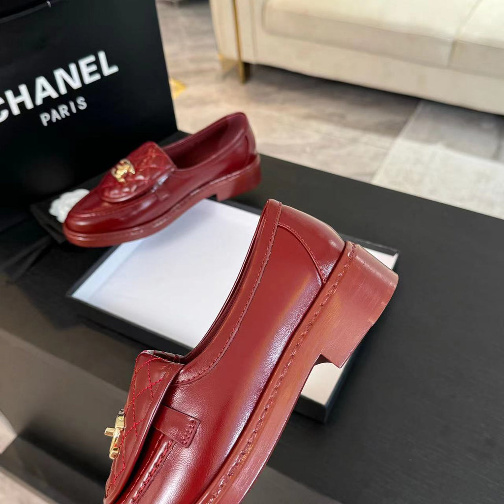 CHANEL MOASINS RED QUILTED LAMBSKIN