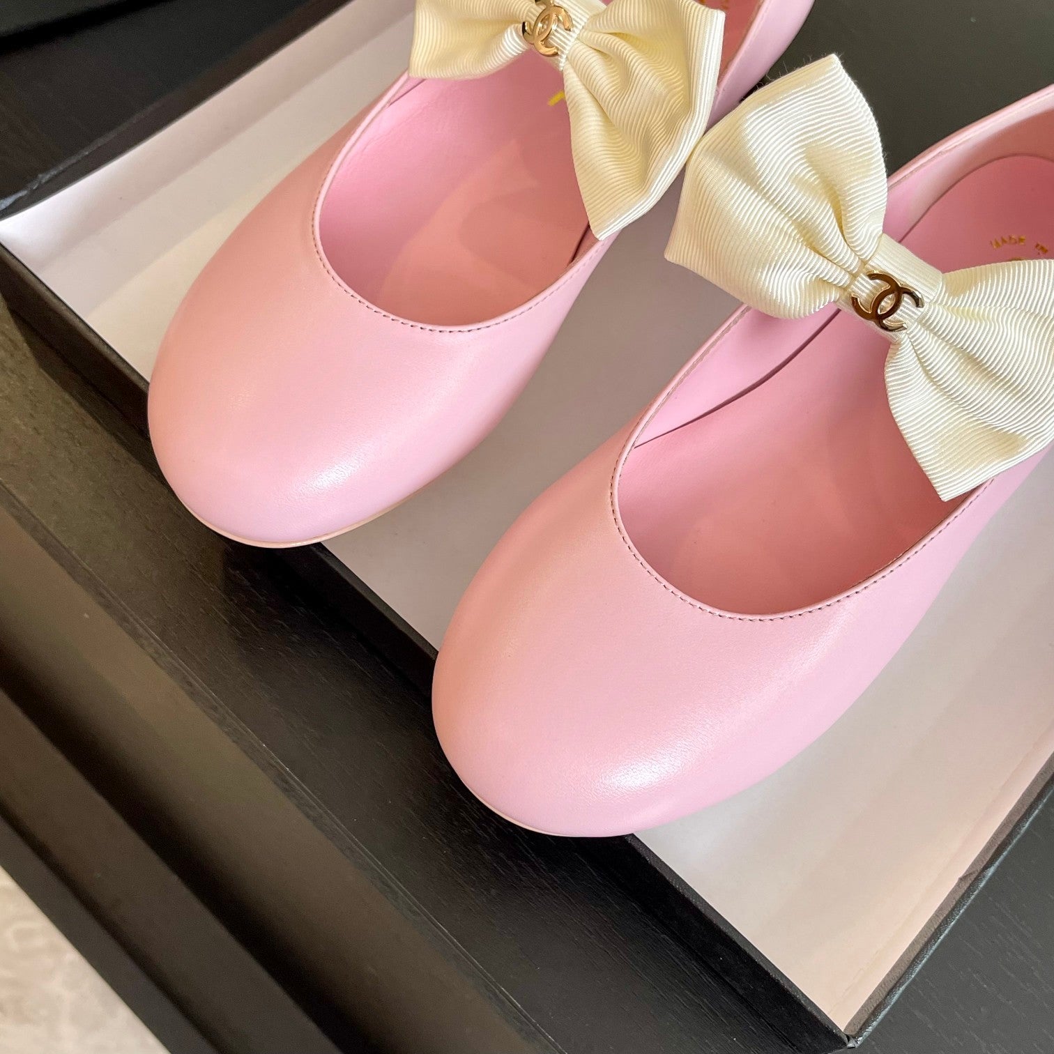 CHANEL BALLET FLAT LIGHT PINK LAMBSKIN WITH WHITE BOW