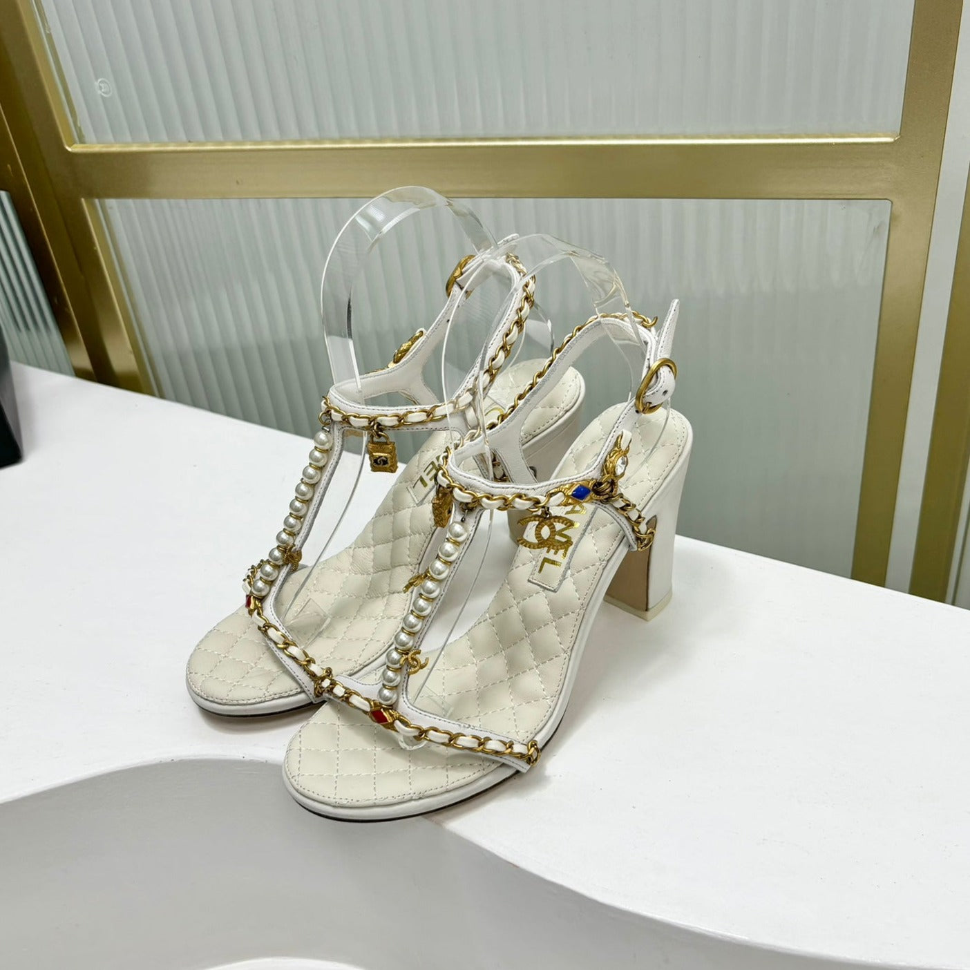 CHANEL HIGH HEELS PEARL CHAIN IN WHITE COWHIDE