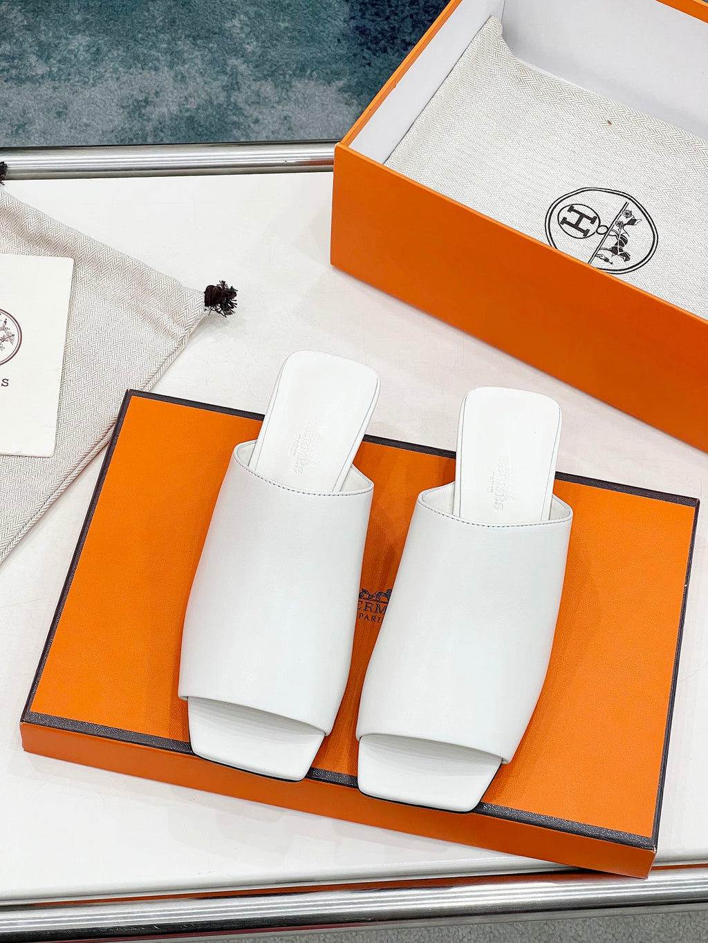 HERMES IDOLE SANDAL IN WHITE CALFSKIN
