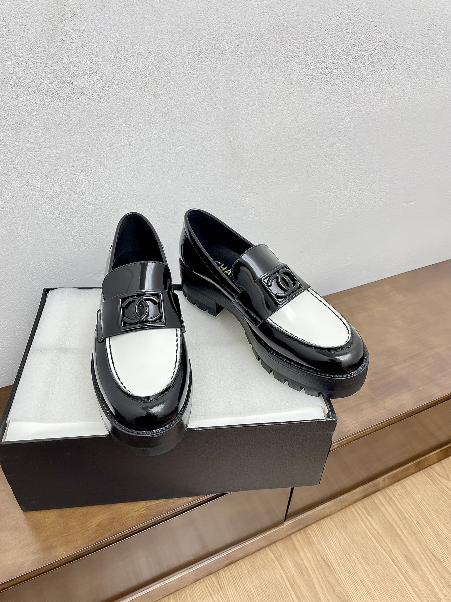 CHANEL LOAFER BLACK MIX WHITE CALFSKIN