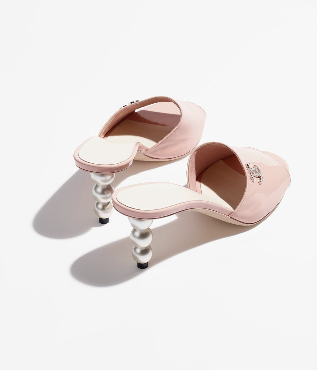 CHANEL MULES LIGHT PINK PATENT LAMBSKIN